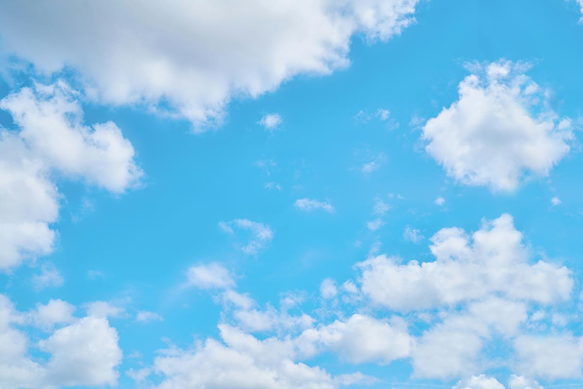 Standard-Motiv 3: Blauer Himmel mit großen Wolken