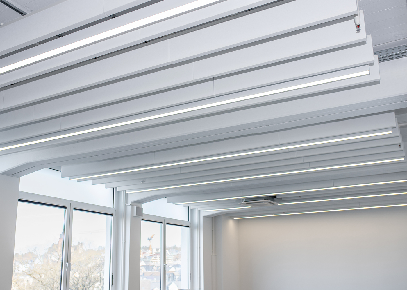 Anwendung Lichtbänder im Büro LED Linearleuchte CENORA, weiß