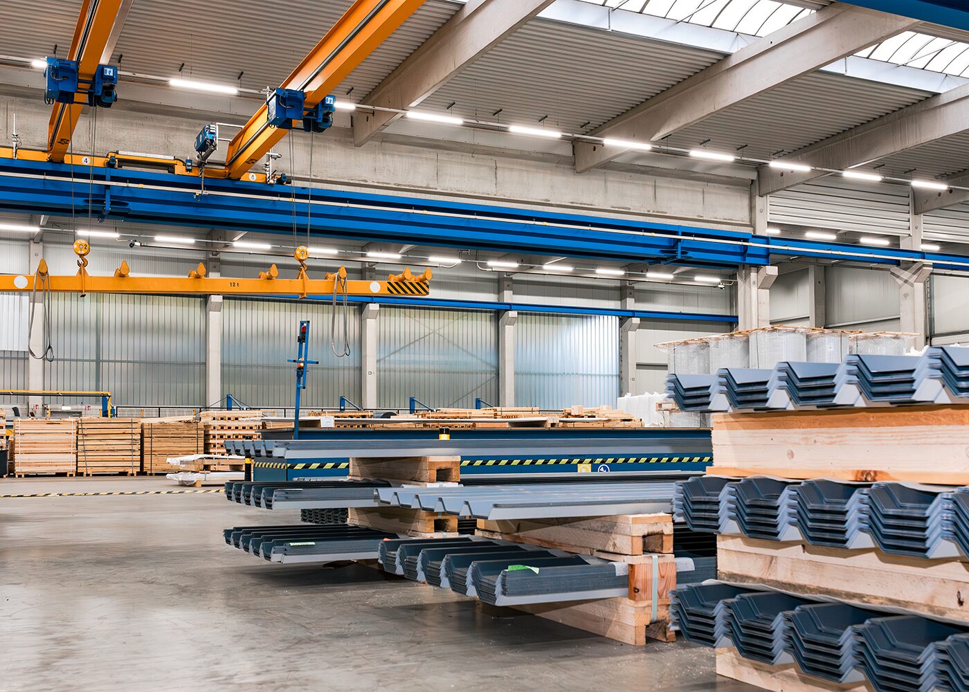 Anwendung LED Universalmodul FLEXO vision in einer Produktionshalle