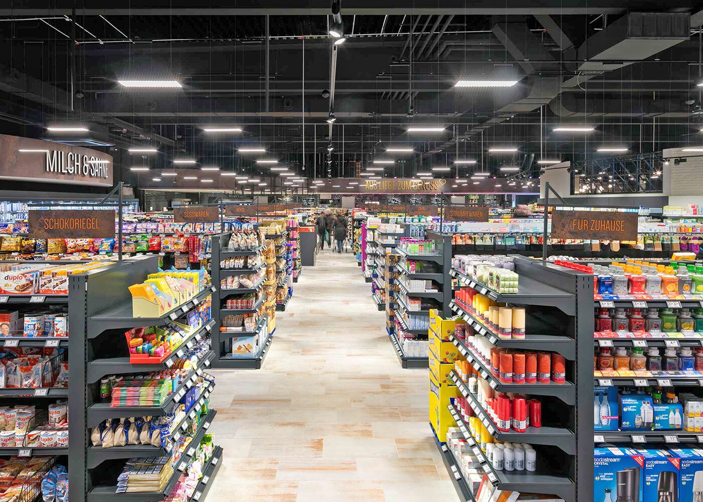 LED Trackpanel TABLO plus als Gangbeleuchtung im Supermarkt