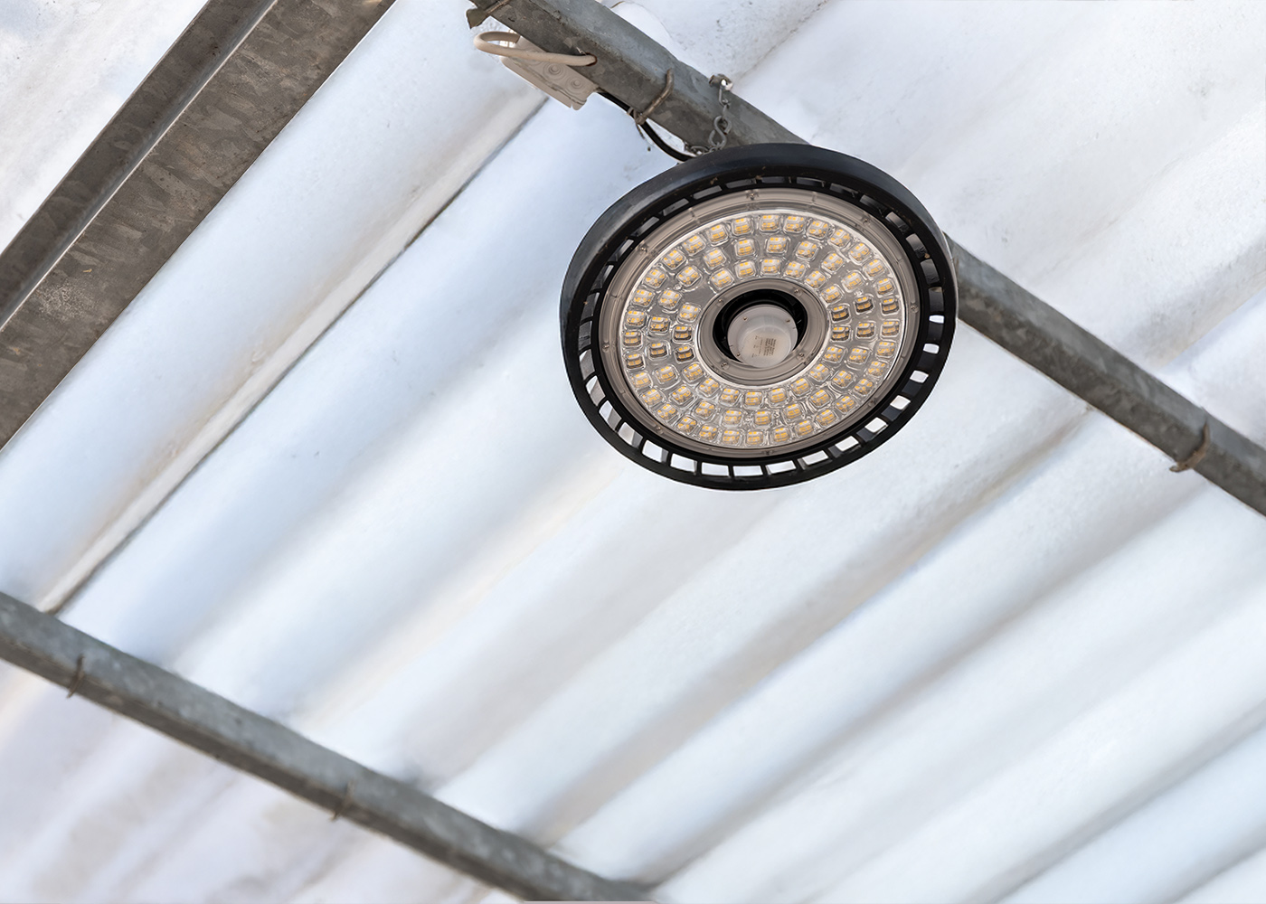 Anwendung Vordach LED Hallentiefstrahler SENSO
