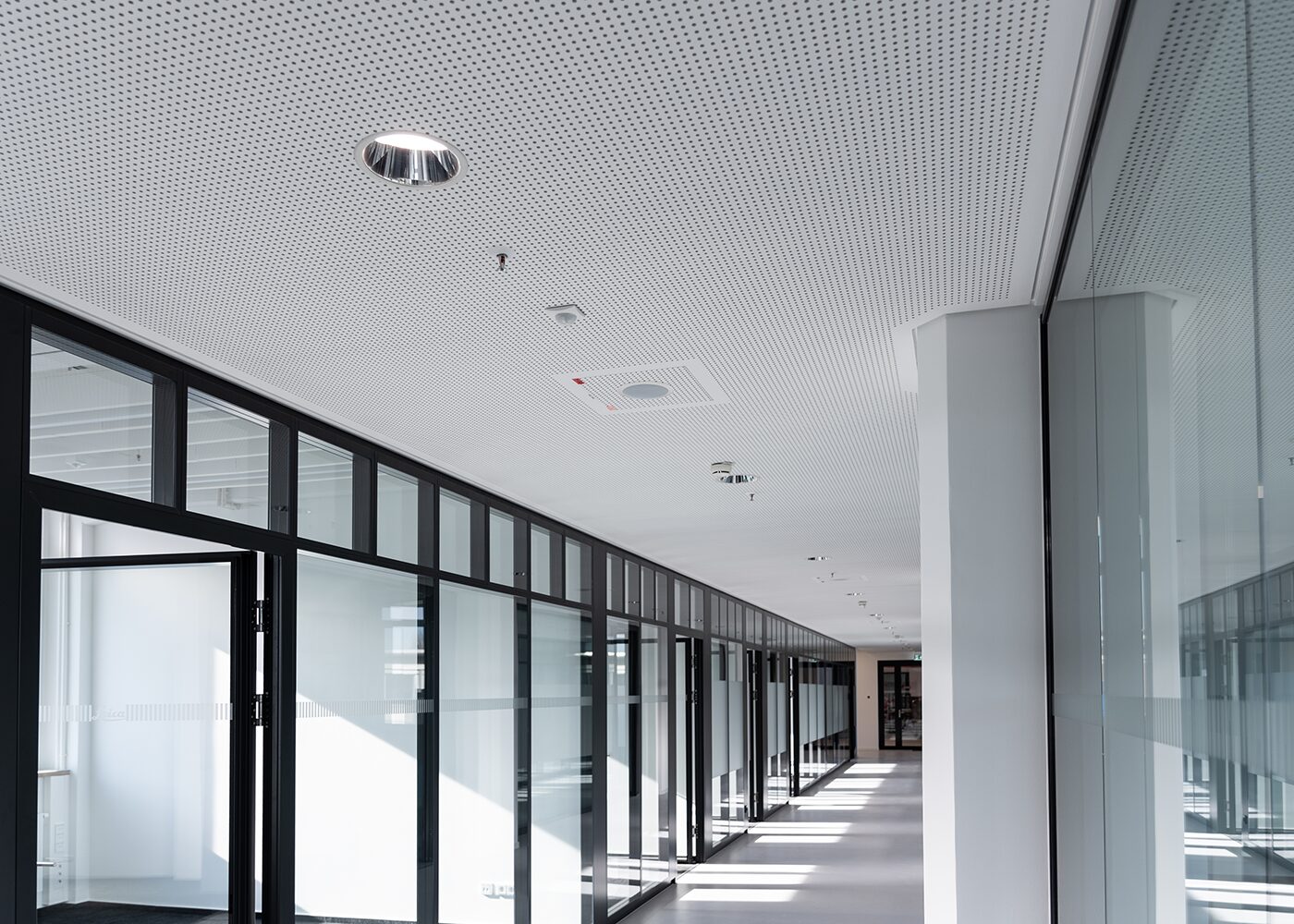 Anwendung Büroflur mit LED Downlight SELECT
