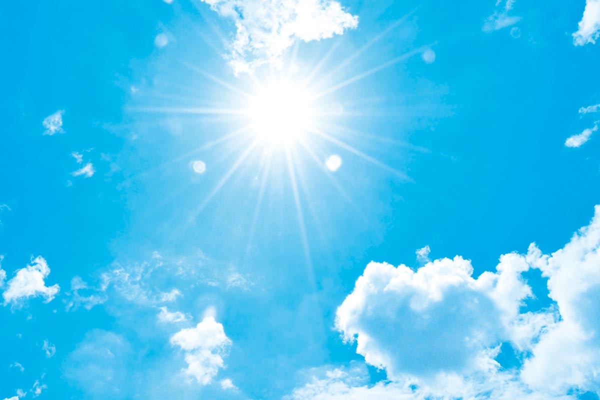 Standard-Motiv 2: Blauer Wolkenhimmel mit Sonne