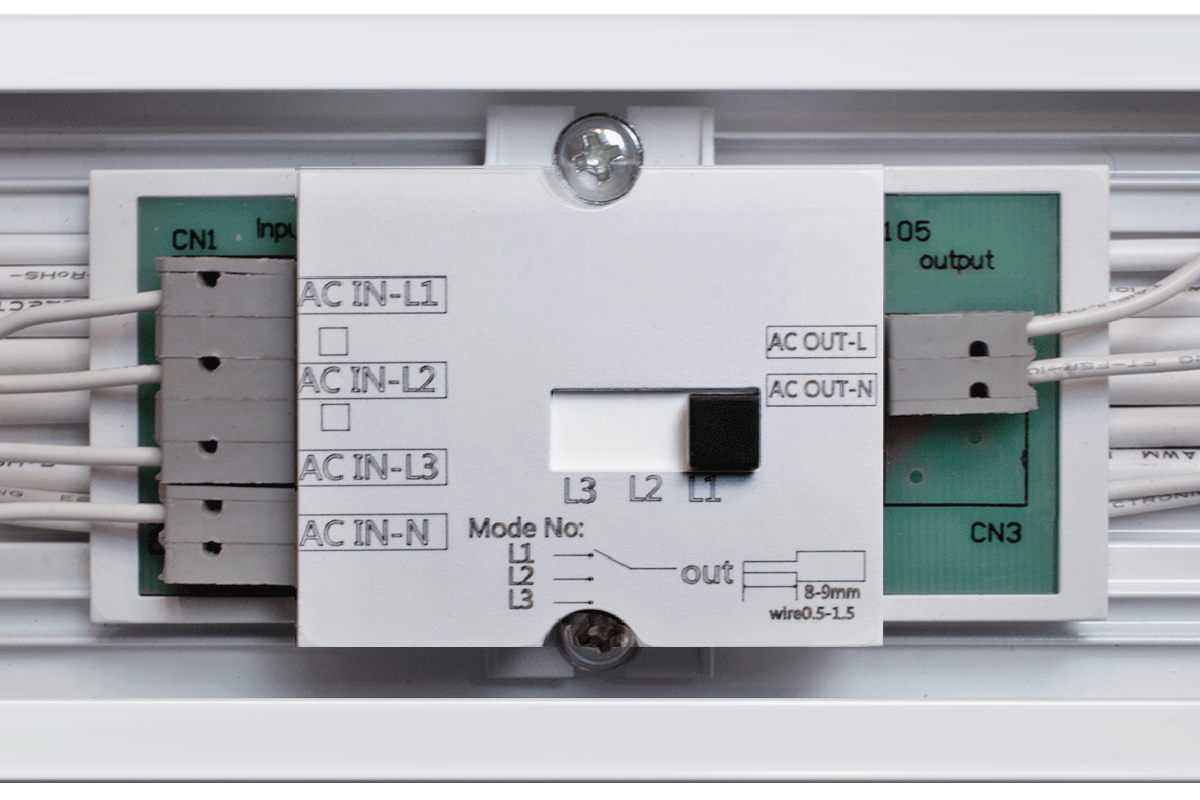 Phasenumschalter L3 / L2 / L1 auf der Rückseite des LED Universal FLEXO