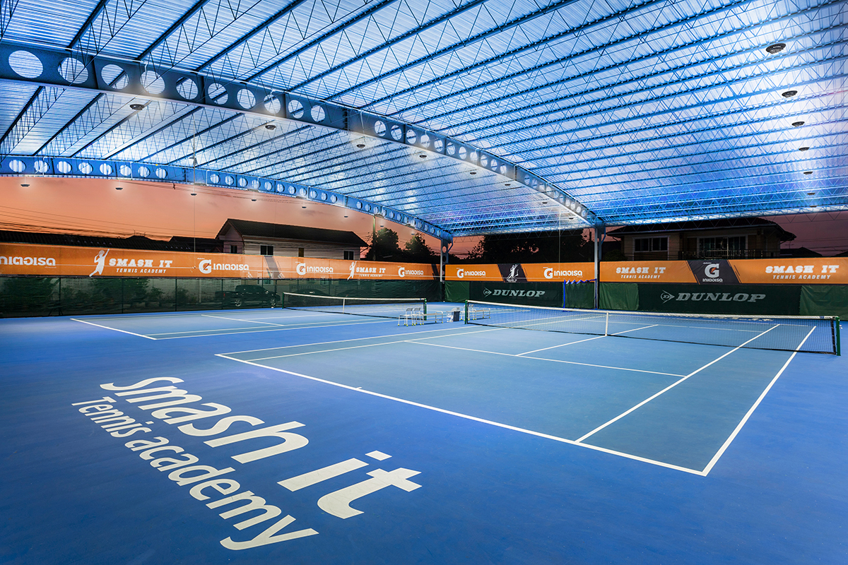 Anwendung Tennishalle LED Hallenleuchte HOLOBAY™
