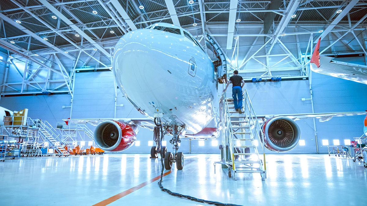 Anwendung Flugzeughalle LED Hallenleuchte HOLOBAY™