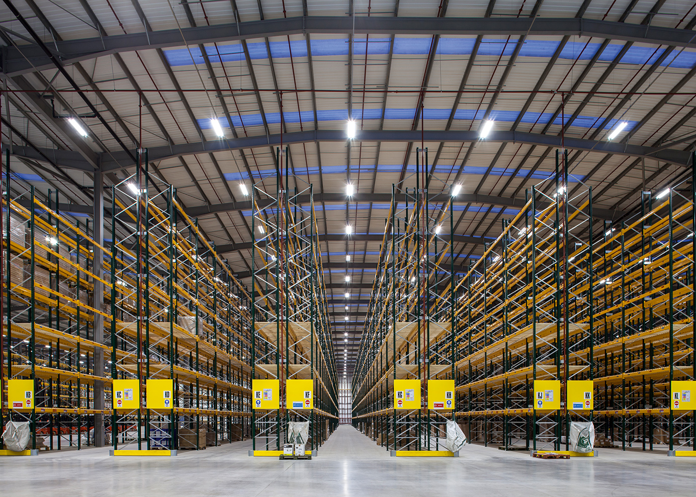 Anwendung Hochregallager LED Hallenleuchte PRISMASPACE™