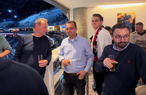 LAS mit Elektrogroßhändlern, Installateuren und Planern in der Loge der Kölner Haie