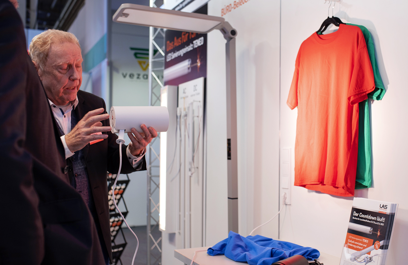 Hans Zarm präsentiert auf der Messe das LED Tracklight CAMELEO mit smartem Sensor