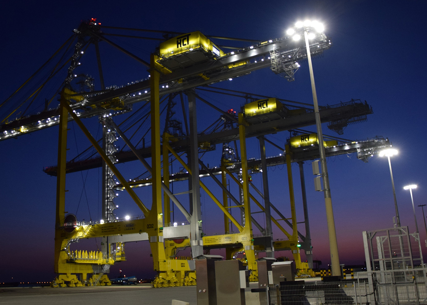 Anwendung Containerhafen LED Mastleuchte HMAO für besonders hohe Masten