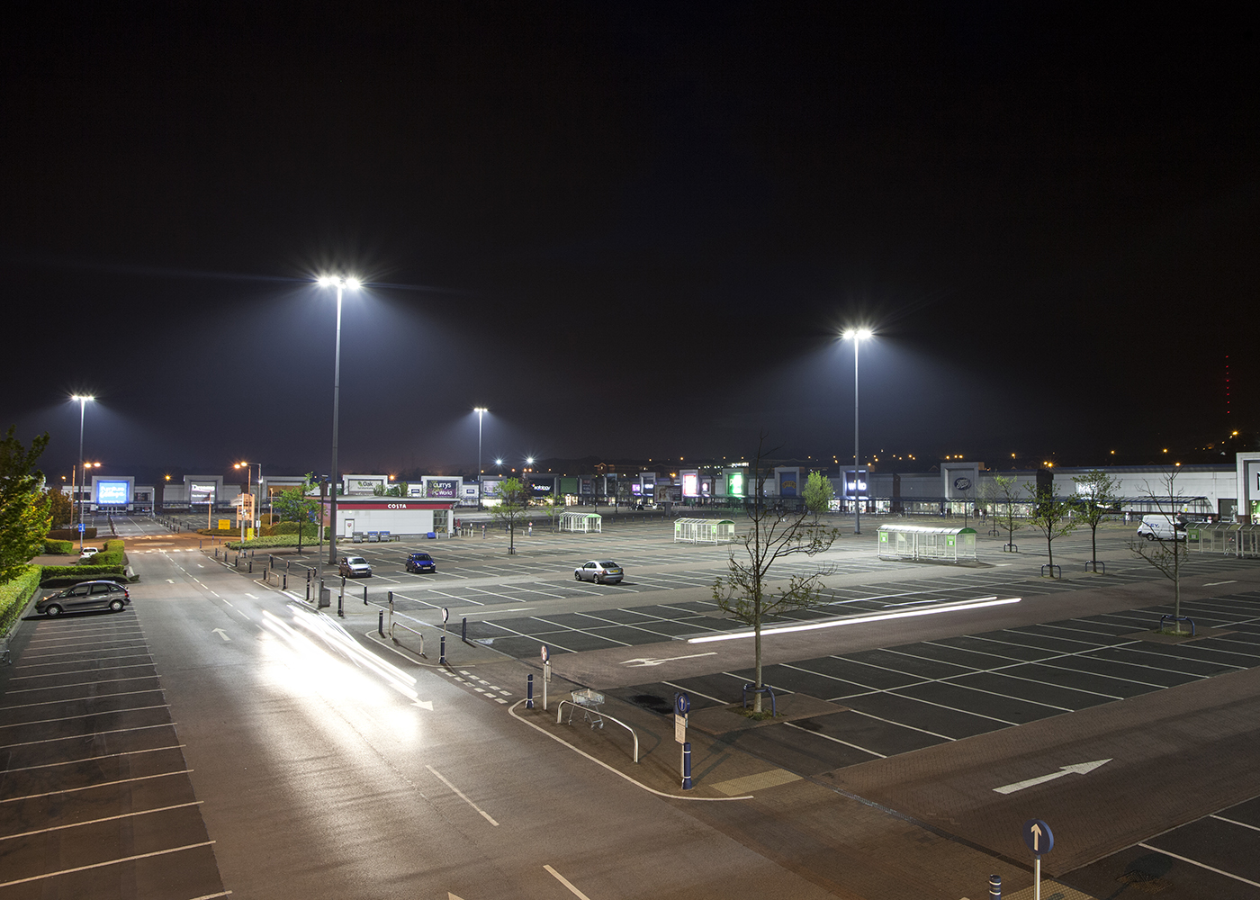 Anwendung Parkplatz LED Mastleuchte HMAO für besonders hohe Masten