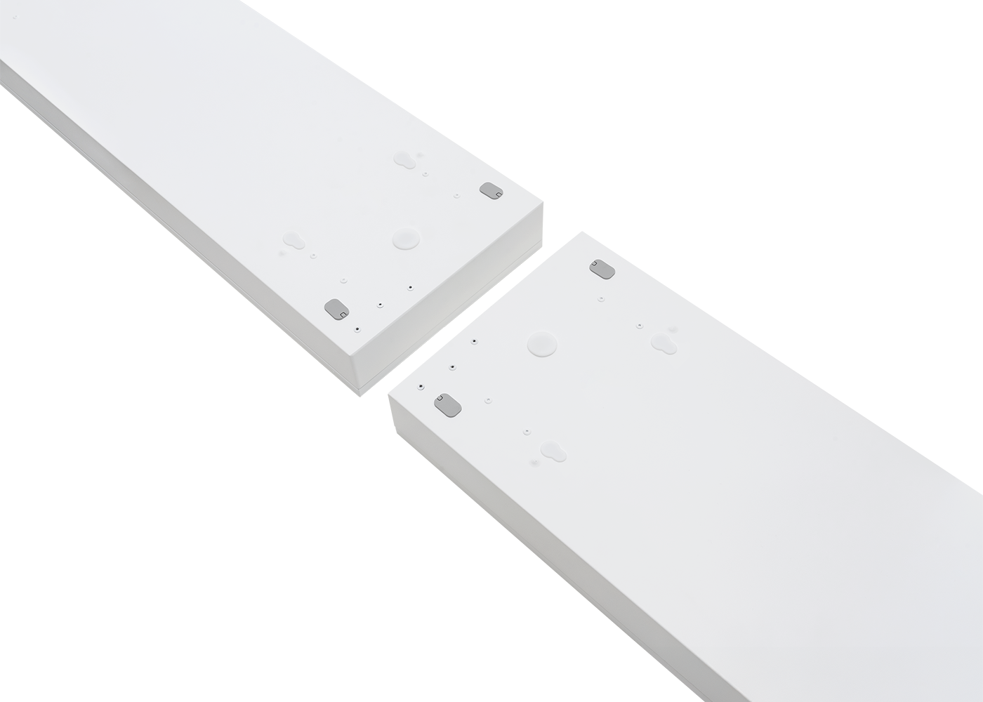 Stirnseitige Reihenmontage der LED Anbauleuchte OPERO dank seitlicher Cut-Outs