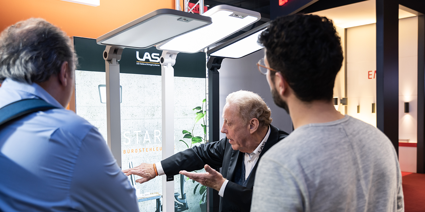 Hans Zarm präsentiert die LED Bürostehleuchte STARIS