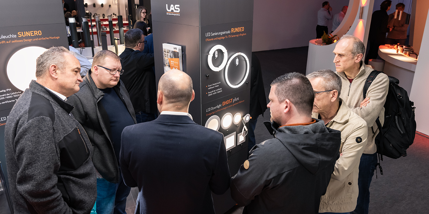 Alvin Spitz präsentiert den LED Sanierungseinsatz RUNDEO auf der light+building