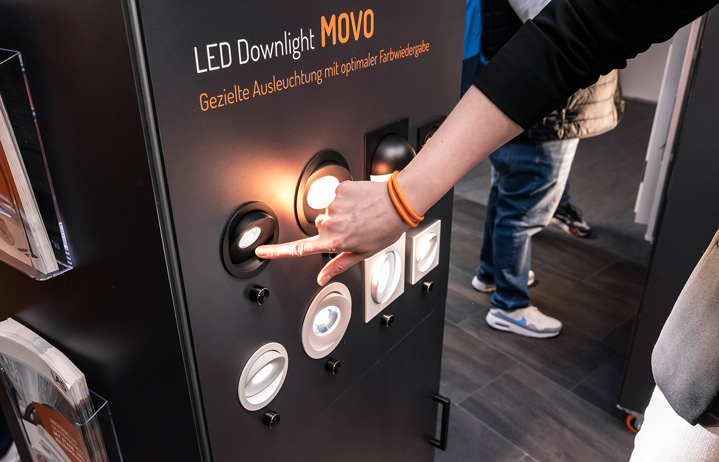 Schwenkbares Downlight MOVO zur gezieltes Ausleuchtung präsentiert auf der light+building
