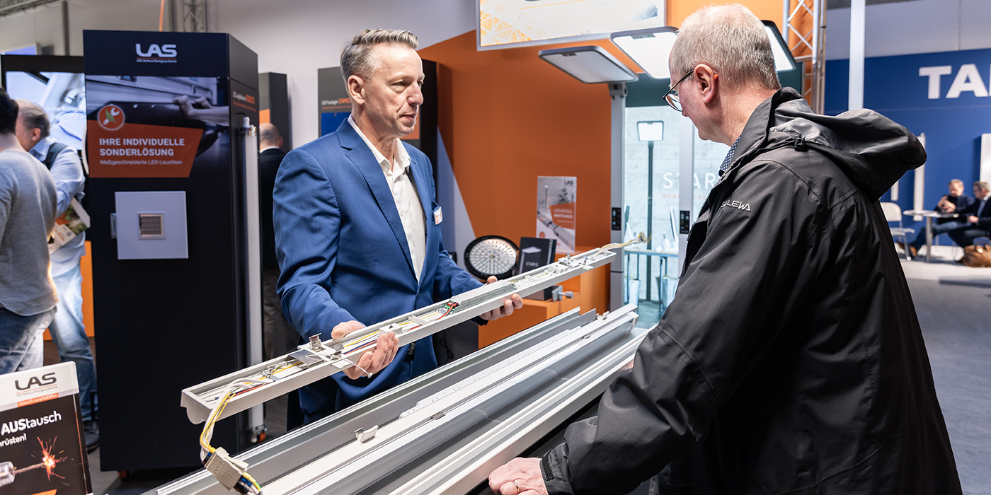 Marko Leske präsentiert das zeitsparende FLEXO Lichtband System