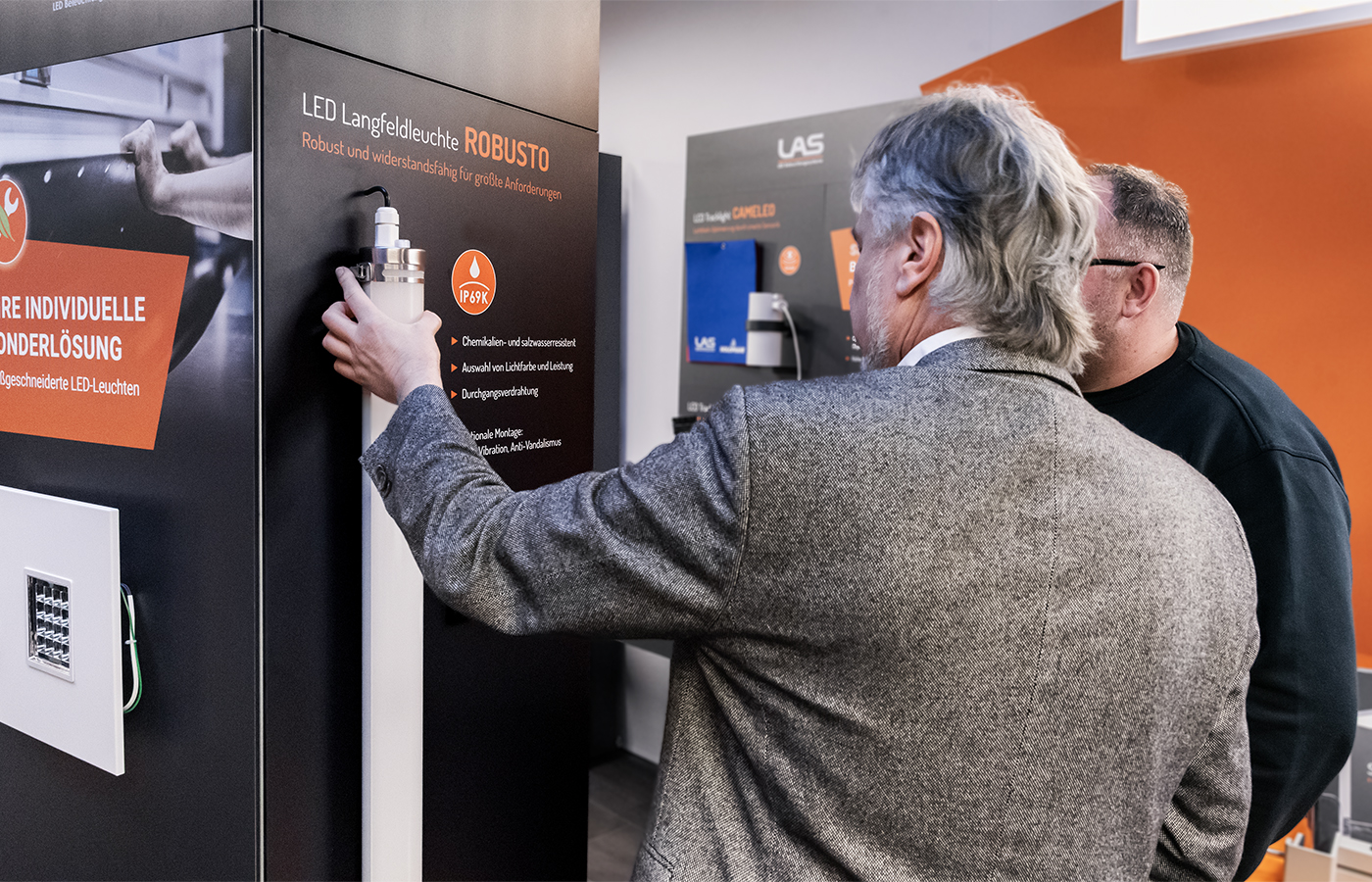 LED Langfeldleuchte ROBUSTO wird auf der light+building 2026 auf dem LAS Messestand präsentiert