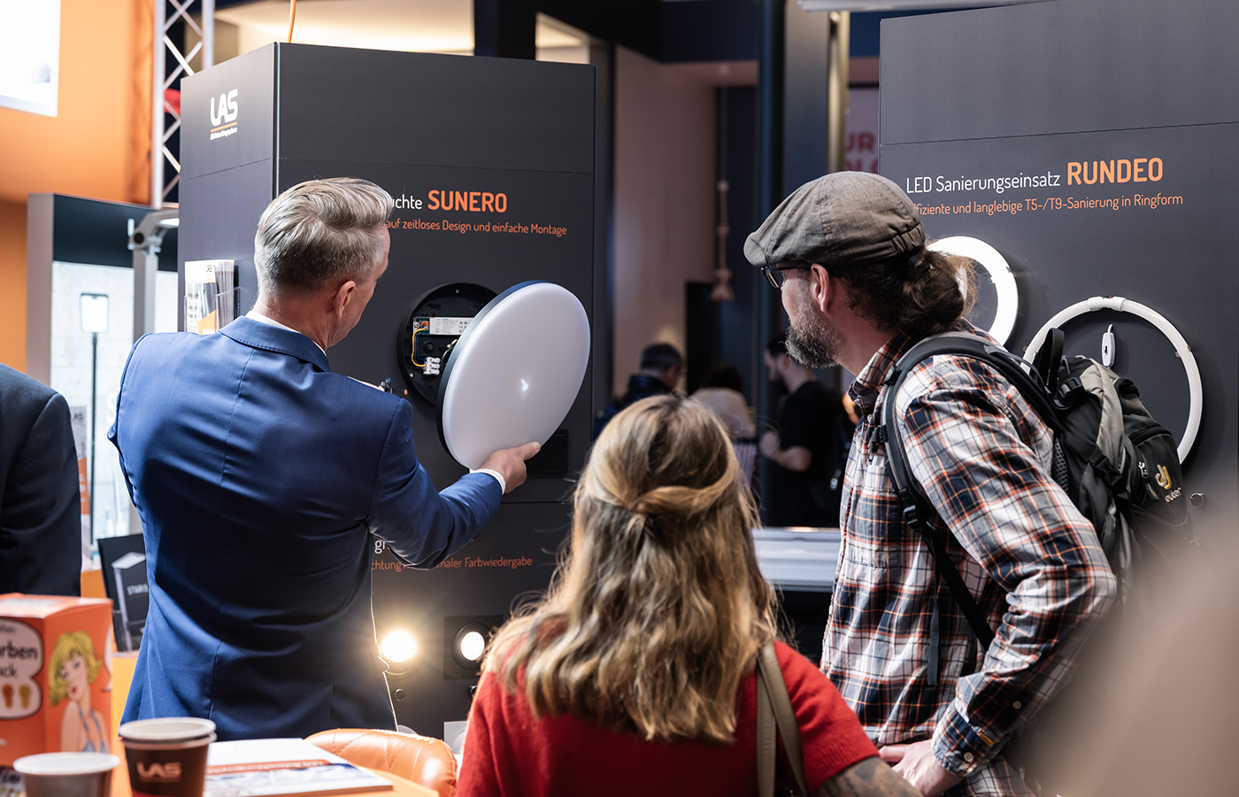 LED Anbauleuchte SUNERO wird auf der light+building 2026 auf dem LAS Messestand präsentiert