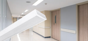Anwendung Krankenhaus Flur LED Anbauleuchte OPERO
